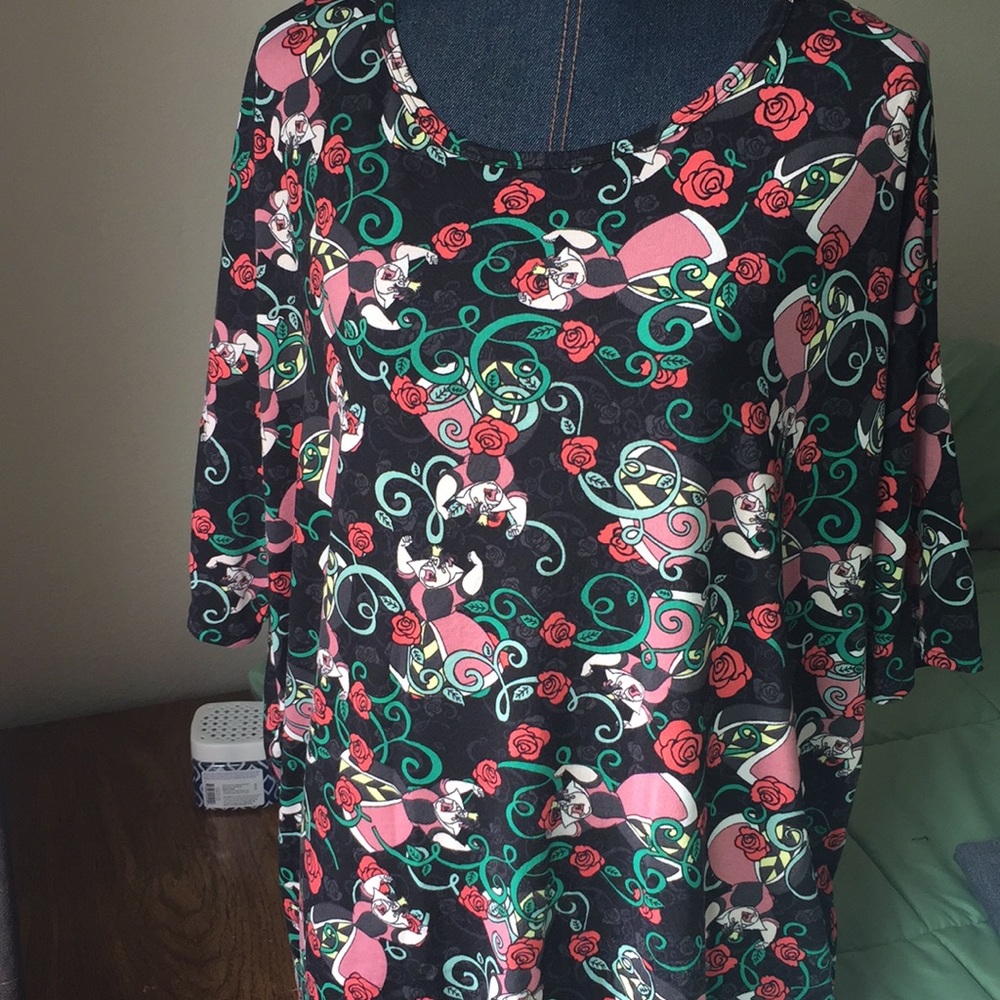LuLaRoe “Irma” tunic Queen of Hearts